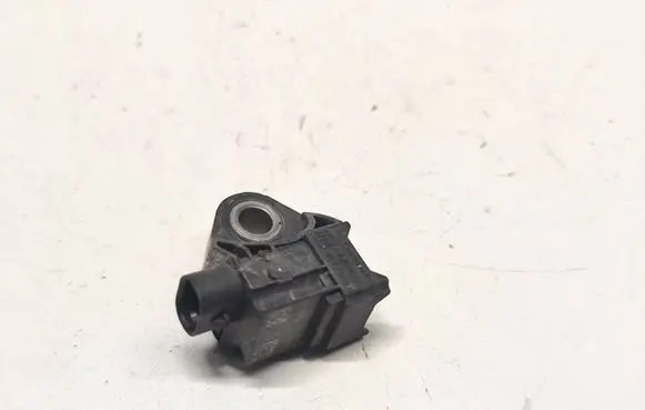 Mercedes-Benz C W205 Airbag deployment crash/impact sensor A2139051300 869108