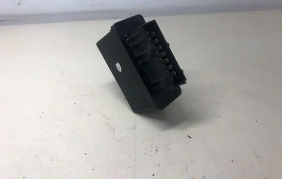 Citroen Berlingo Fuel pump relay 240107