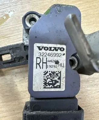 Volvo V60 Headlight/headlamp level sensor 32246992 A4260