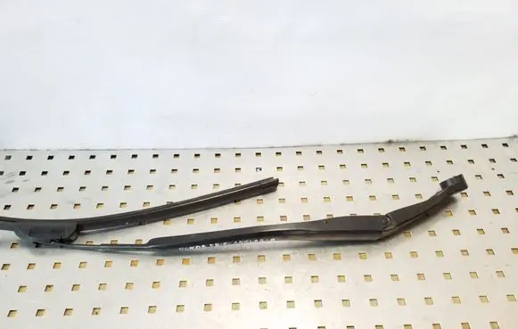 Honda FR-V Front wiper blade arm