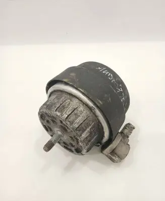 Engine mount bracket