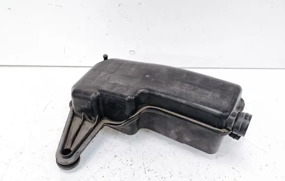 Volkswagen Jetta VI Intake resonator 04E131111A
