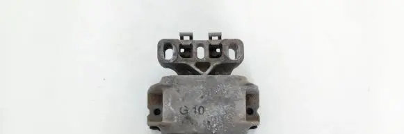 Volkswagen Golf IV Engine mount bracket