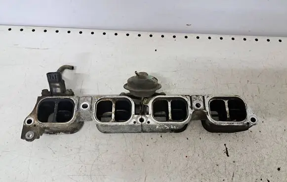 Toyota Avensis T250 Intake manifold 