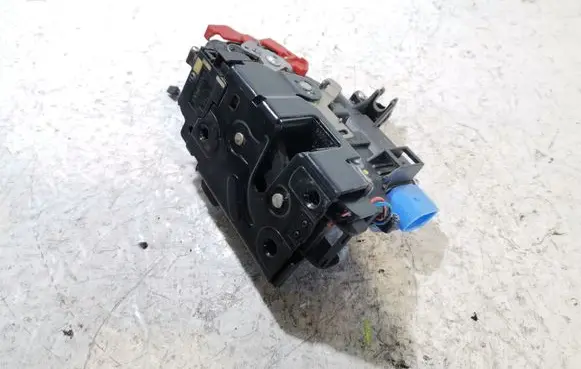Volkswagen Jetta V Front door lock 3D2837015K