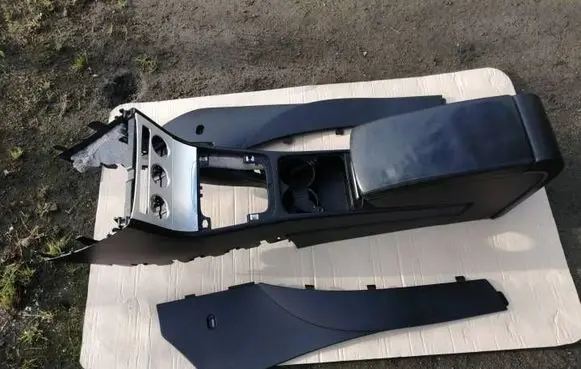 Volkswagen PASSAT B6 Center console