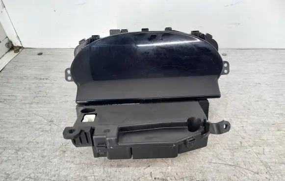 Toyota Yaris Speedometer (instrument cluster) 