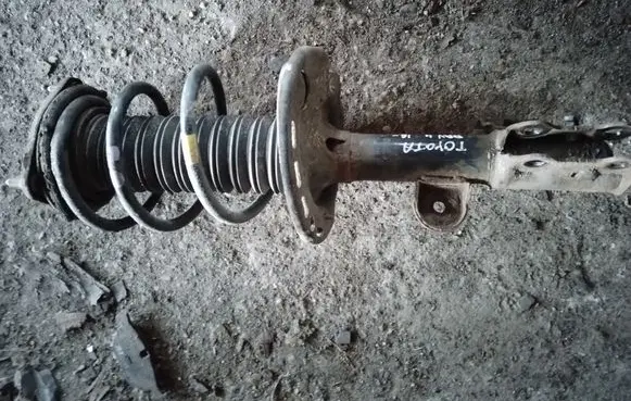 Toyota RAV 4 (XA40) Front shock absorber with coil spring