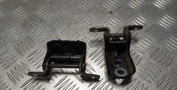 Nissan Navara D23 Rear door hinge set 