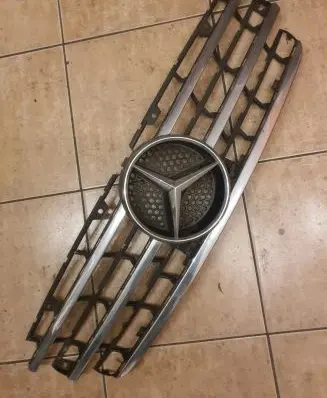 Front bumper upper radiator grill