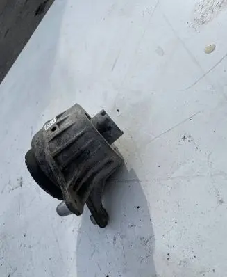 Mercedes-Benz C W205 Engine mount bracket A2052406417