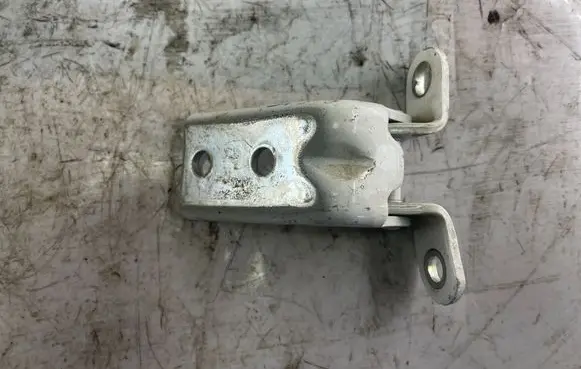 Hyundai Getz Rear door upper hinge
