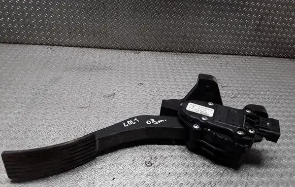 Mitsubishi Colt CZ3 Accelerator throttle pedal MN125791