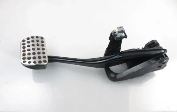 Mercedes-Benz CLA C117 X117 W117 Brake pedal 2462920208
