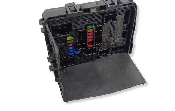 Mitsubishi Outlander IV Fuse module 