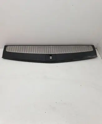 Trunk/boot sill cover protection