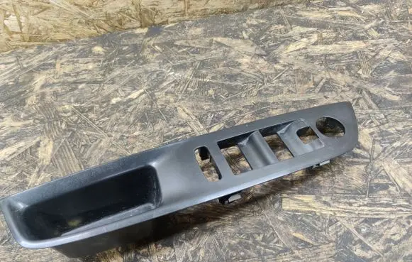 Opel Mokka B Front door interior handle trim 9835153780