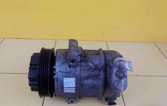 Opel Corsa E Air conditioning (A/C) compressor (pump) 13427705 B10XFT