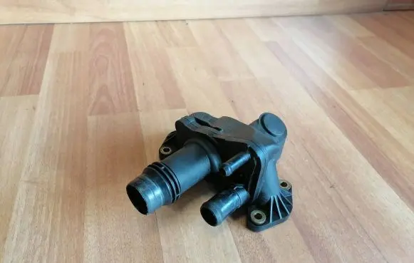 Thermostat/thermostat housing