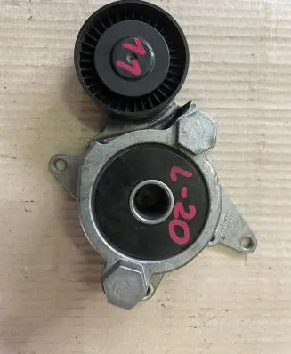 Toyota Avensis T270 Timing belt/chain tensioner 16620-0R010
