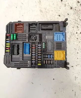 Opel Crossland X Fuse module 9819851280 1191740232 28550129