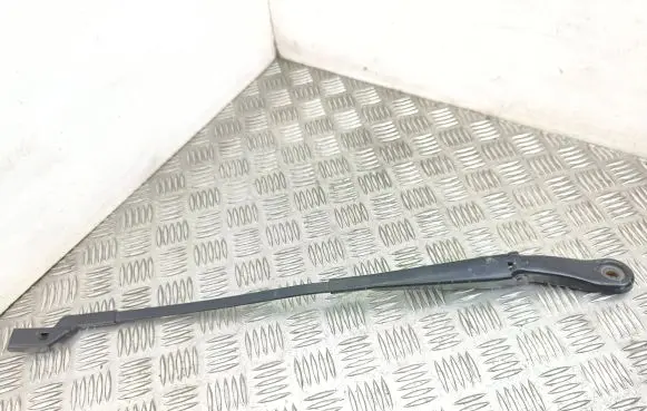 Opel Zafira C Front wiper blade arm 20812595