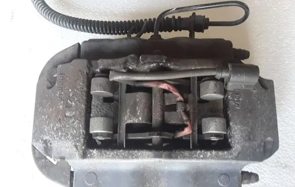 Volkswagen Touareg I Front brake caliper 209236052A