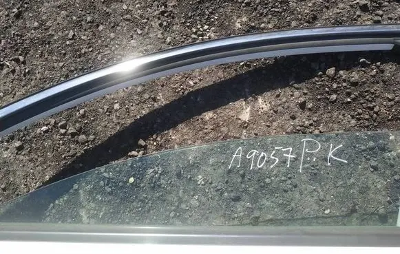 KIA Optima Front door window glass four-door as2
