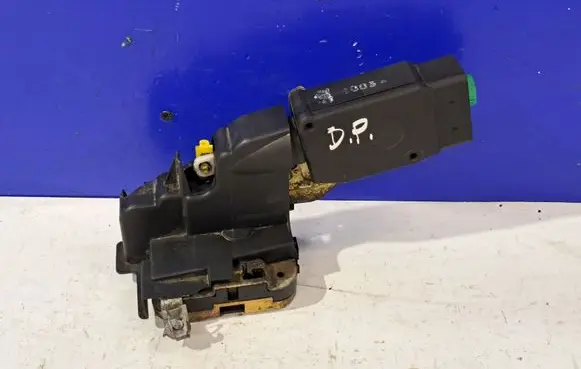 Volvo S40, V40 Front door lock 30850807