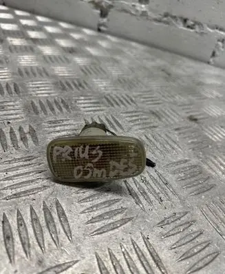 Toyota Prius (XW20) Front fender indicator light