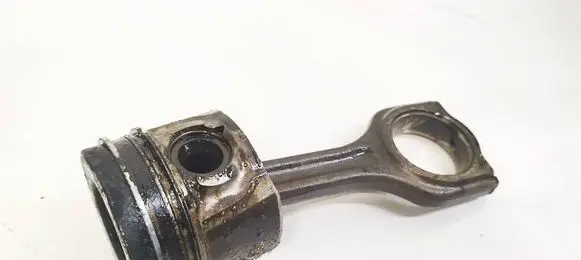 Volkswagen Golf V Piston with connecting rod