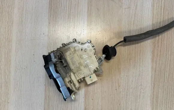 Audi A1 Front door lock 8J1837016C