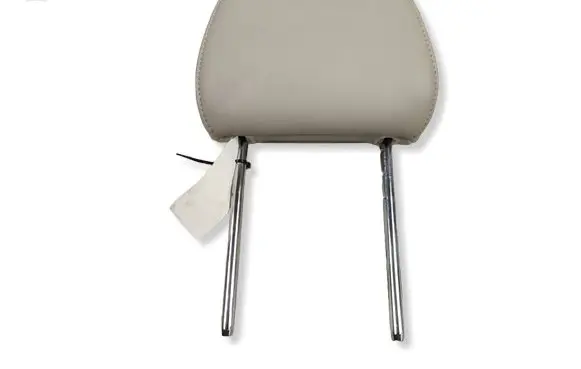 Ford Fusion II Front seat headrest