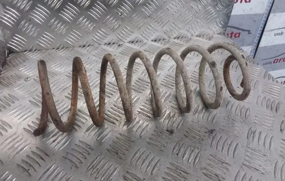 Volkswagen Golf III Rear coil spring