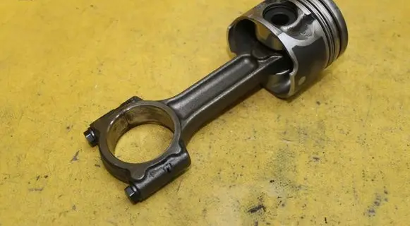 Renault Clio III Piston with connecting rod
