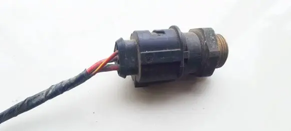 Volkswagen PASSAT B5 Air conditioning (A/C) pressure sensor 1H0959481A