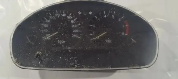 Mitsubishi Carisma Speedometer (instrument cluster) mr270100 op-0179-001