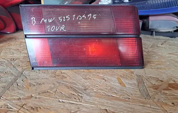 BMW 5 E34 Tailgate rear/tail lights 83515610L 83515610 8351561