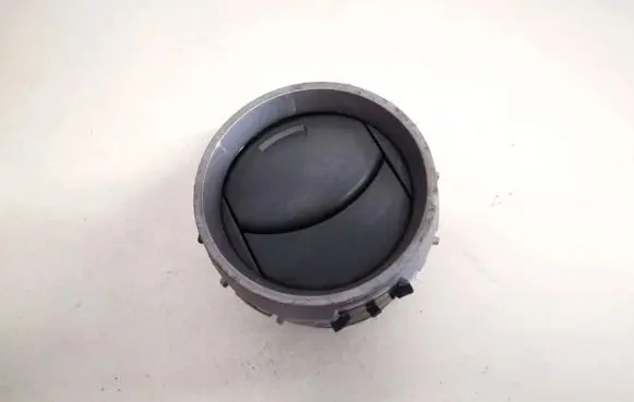 Toyota RAV 4 (XA30) Dash center air vent grill 3556612030 355661-2030