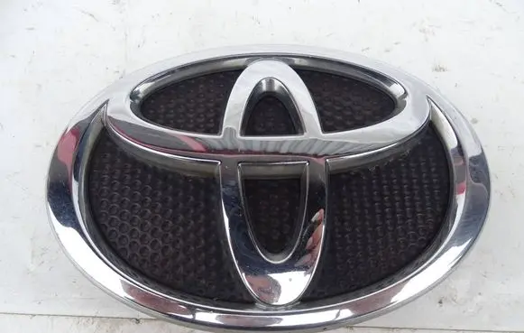 Toyota Verso Manufacturer badge logo/emblem 