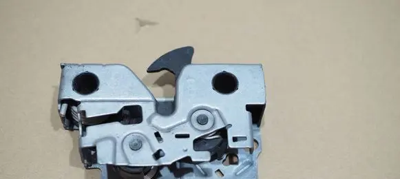 Volkswagen PASSAT B8 Engine bonnet/hood lock/catch 5G1823509D 041218B 01S223510