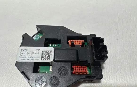 Volkswagen Tiguan Steering wheel buttons/switches 5K0959542C 61974399D00 SW0033HHH31