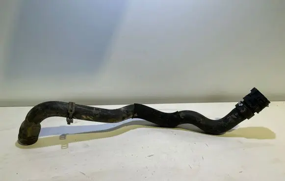 Engine coolant pipe/hose