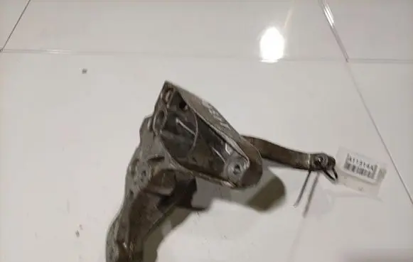Volkswagen PASSAT B6 Engine mounting bracket 1K0199117