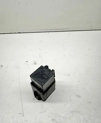 BMW 5 G30 G31 G38 Coolant fan relay 9207913 31335100435