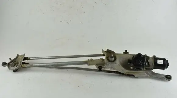 Mitsubishi L200 Front wiper linkage and motor 8250A125