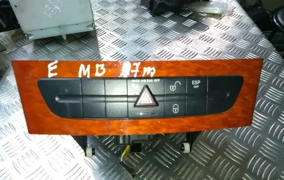 Mercedes-Benz E W211 Dashboard storage box/compartment A2116830091 A2116803152