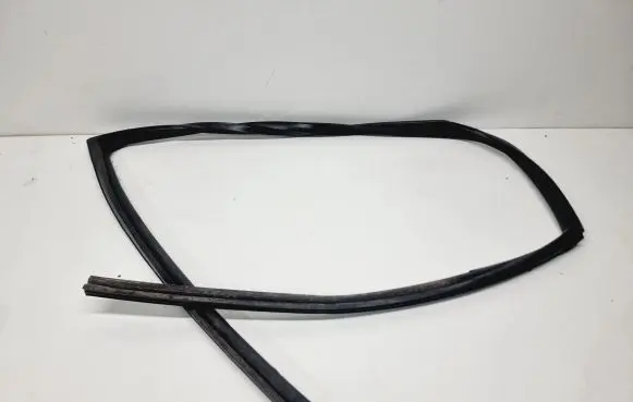 Nissan Qashqai Rubber seal front coupe door window 803304EA0A 803304EA2A