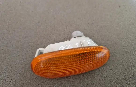 Mitsubishi L200 Front fender indicator light