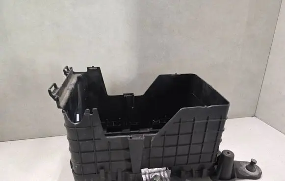 Volkswagen PASSAT B7 Battery tray 1K0915333H